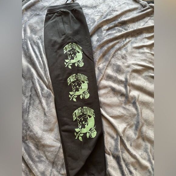 Market Studios Beware of Humans Joggers Pants Black Green Size M Brand New - Picture 5 of 7